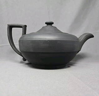 Wedgwood Black Basalt Teapot Late 19th Century: Antique Wedgwood black basalt Teapot from the late 1800s.Measures approximately 5 inches tall and 9 3/4 inches long from spout to handle, and 6 inches wide. Very nice condition without chips or