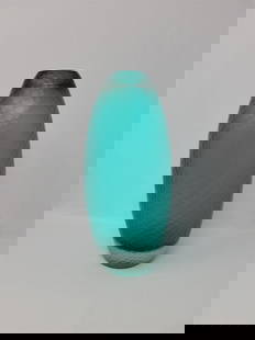Venini Battuto Style Teal Wrought Honeycomb Vase: Beautiful teal vase in the style of Battuto collection by Venini. This has a wrought honeycomb pattern that is cold carved by glass maker. Measures 10 1/2 inches tall, the top is 2 1/8 inch across, an