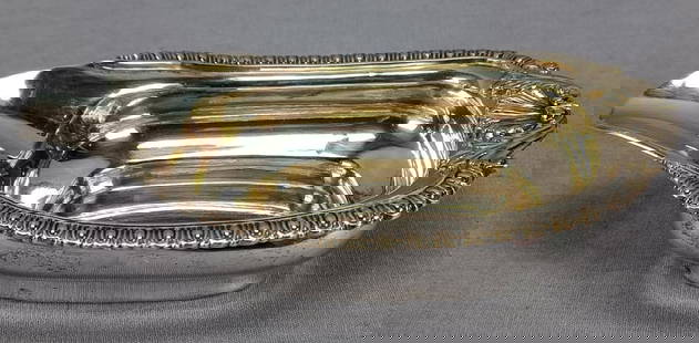 William Bateman I London Sterling Silver Pap Boat: Antique British sterling silver pap boat with shell, scrollwork, and egg and dart pattern. Gold interior. Inscription on the base: incipe parve puer risu cognoscere matrem M.A.M. 1826 Dono Dedit Thos.