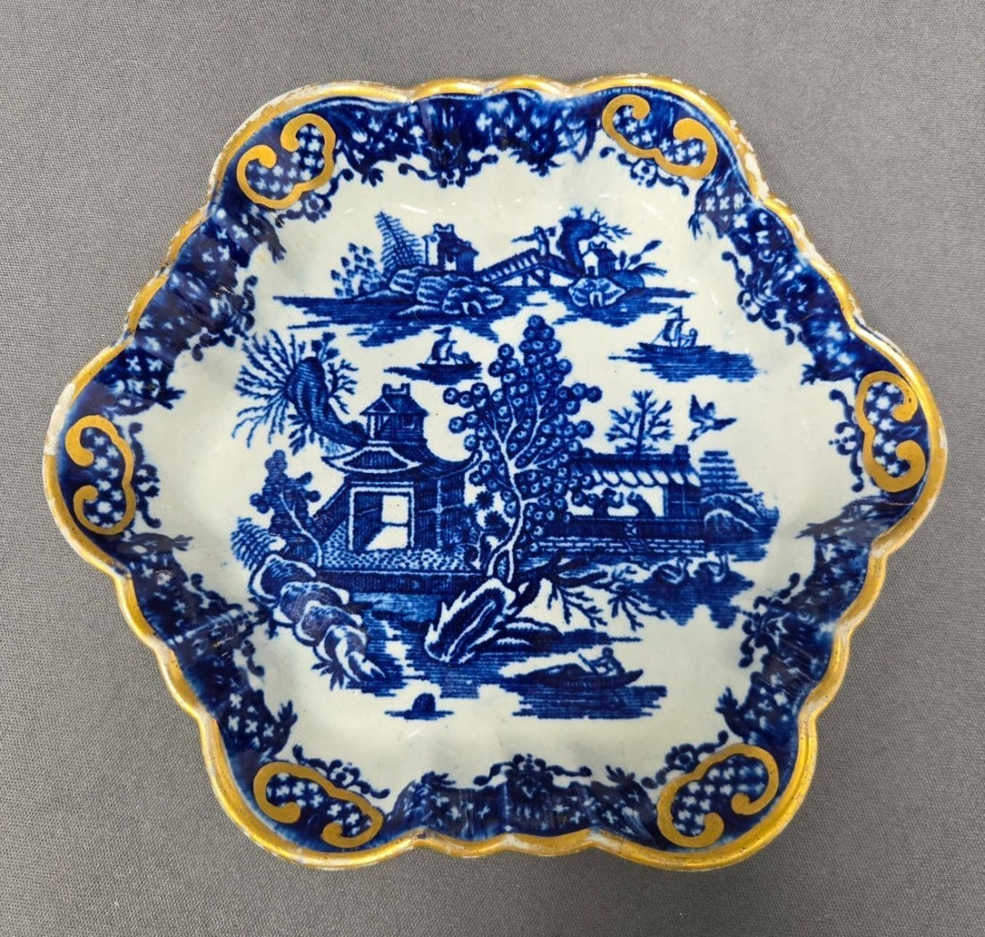 Dr Wall Spoon Rest, Small Dish C. 1700s 5 7/8" (1 of 10)