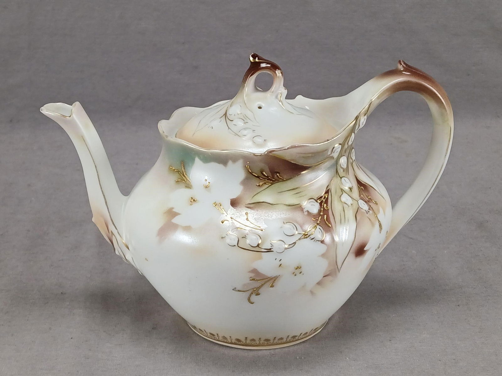 RS Prussia Lilies of the Valley Teapot (1 of 12)