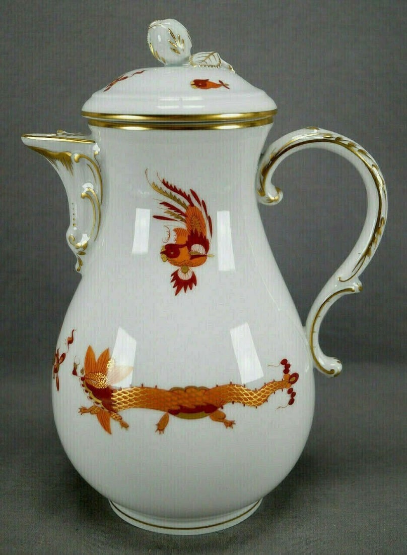 Meissen Red & Gold Court Dragon Large Coffee Pot: Nice porcelain large size coffee pot. Decorated in the hand painted Court Dragon pattern red with gold highlights. Marked on the bottom with the underglaze blue crossed swords mark used by Meissen.Goo