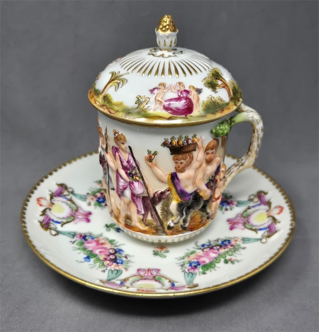 Capodimonte Style Lidded Cup and Saucer (1 of 16)