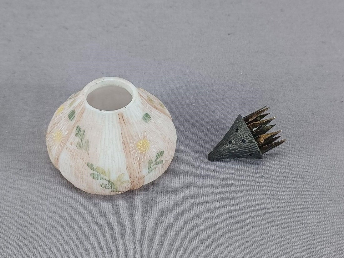 Mt Washington Beet / Fig Shape Daisies Shaker - 8