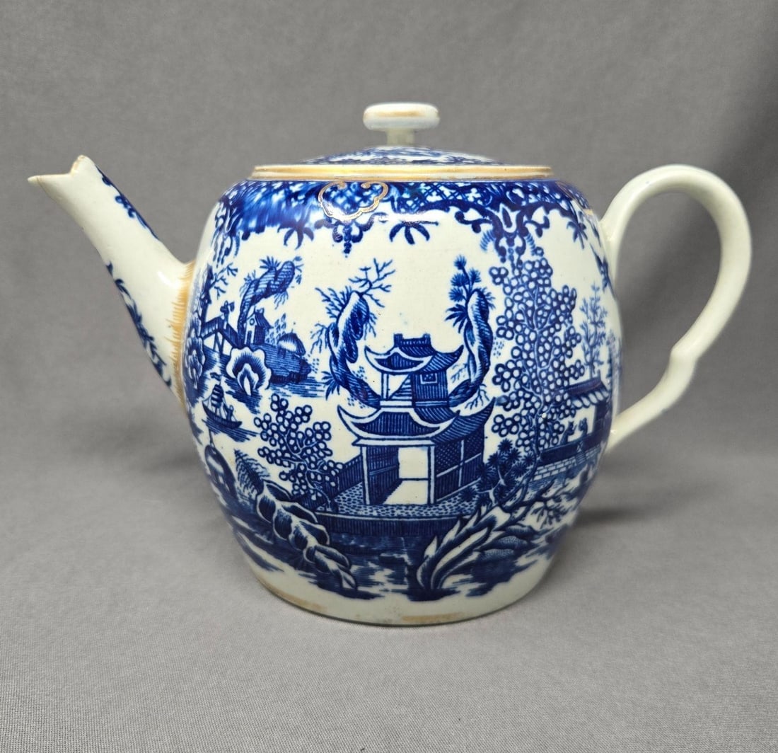 Dr. Wall Worcester Tea pot C. 1700s (1 of 16)