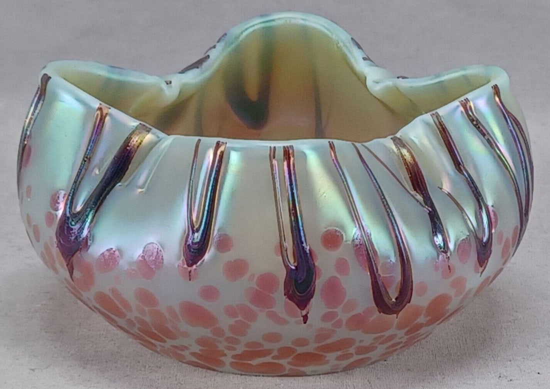 Pallme Konig Spots Threads Art Nouveau Glass Bowl: Nice antique Bohemian glass bowl in the Spots & Threads decor by Pallme Konig. Green opal glass with red-orange spots and brown-violet threads. Ground and polished pontiled base. Unsigned. Circa 1900.