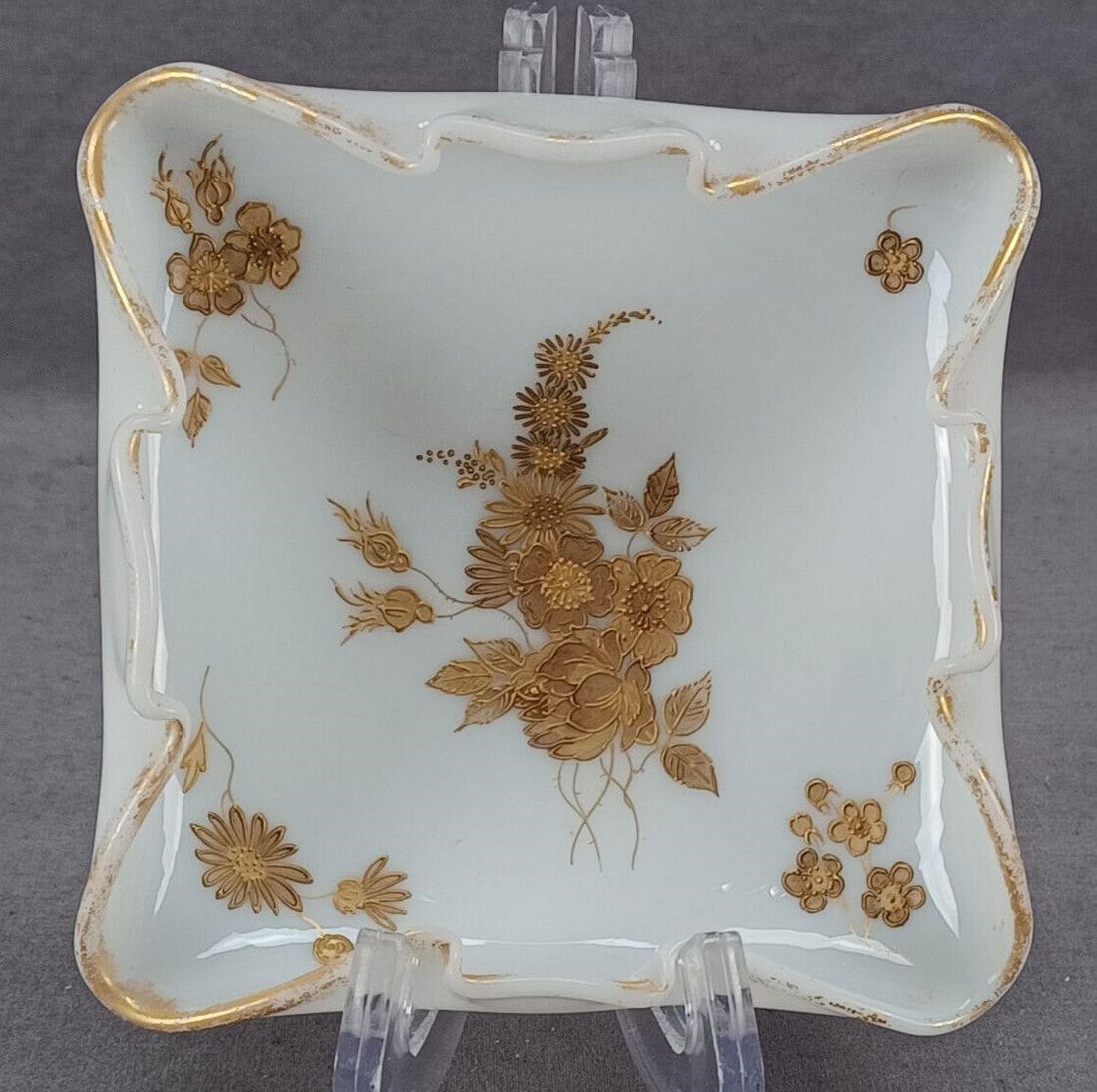 Mt Washington Colonial Ware Opaline Glass Tray (1 of 9)