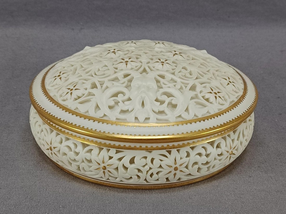 Grainger Worcester Green Man Scrollwork Powder Jar - 2