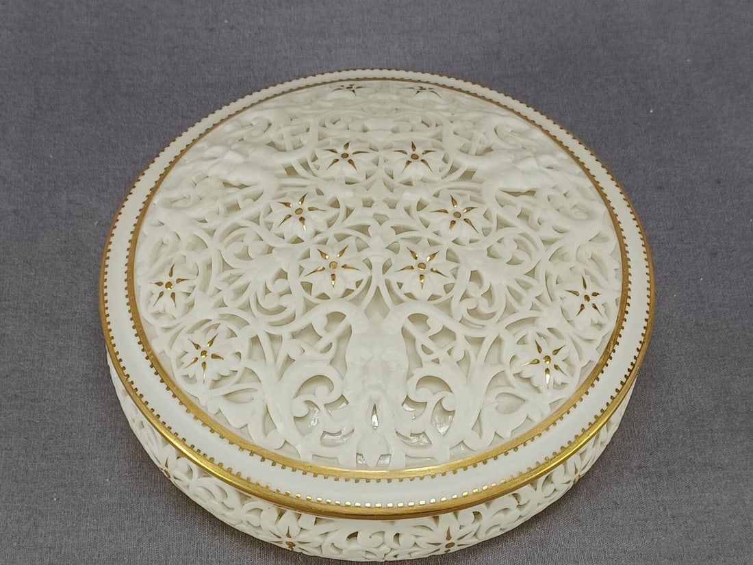 Grainger Worcester Green Man Scrollwork Powder Jar - 3