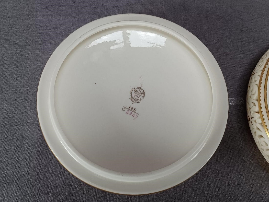 Grainger Worcester Green Man Scrollwork Powder Jar - 8