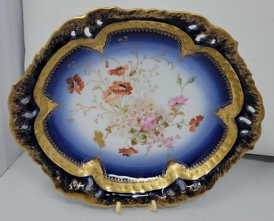 SALVIATI VENEZIA Dish Poppies and Roses: Antique SALVIATI Limoges Dish Poppies and Roses. The form is a M. Redon Limoges blank and was decorated by Dr. A Salviati and Co. in Venice. Really lovely deep blues with gold and orange poppies and p