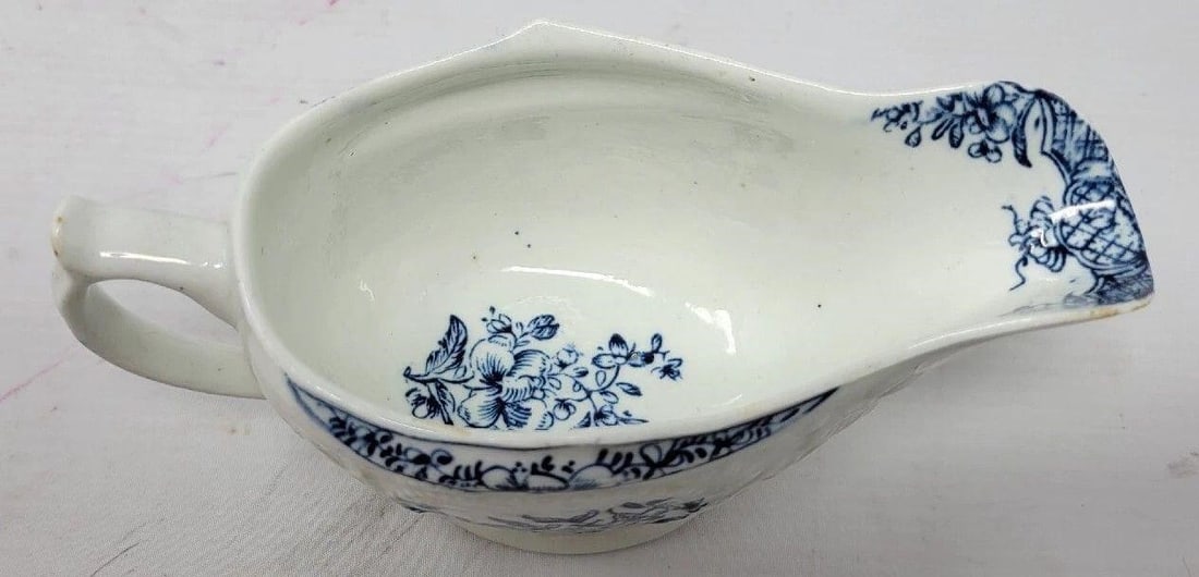 Lowestoft Pattern Molded Creamer c.1770 - 5
