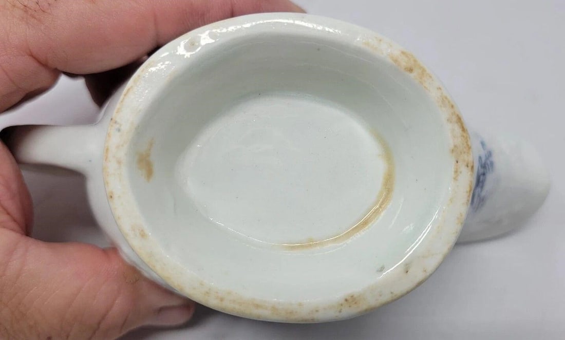 Lowestoft Pattern Molded Creamer c.1770 - 7