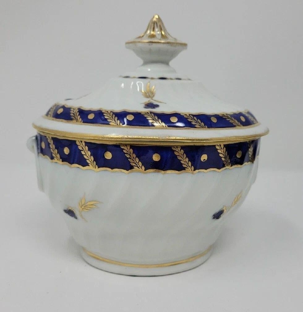 Worcester Dr. Wall Sugar Bowl Bellflower c.1790: Late 1700s Worcester Dr. Wall sugar bowl with cobalt and gold design with bell flowers. Very nice condition, one small chip on base, and gold is in good condition. Measurements: 5 1/2 inch tall and