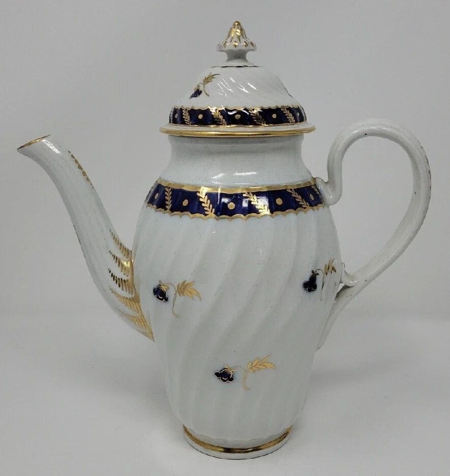 Worcester Dr. Wall Coffee Pot Bellflower c.1790 (1 of 14)