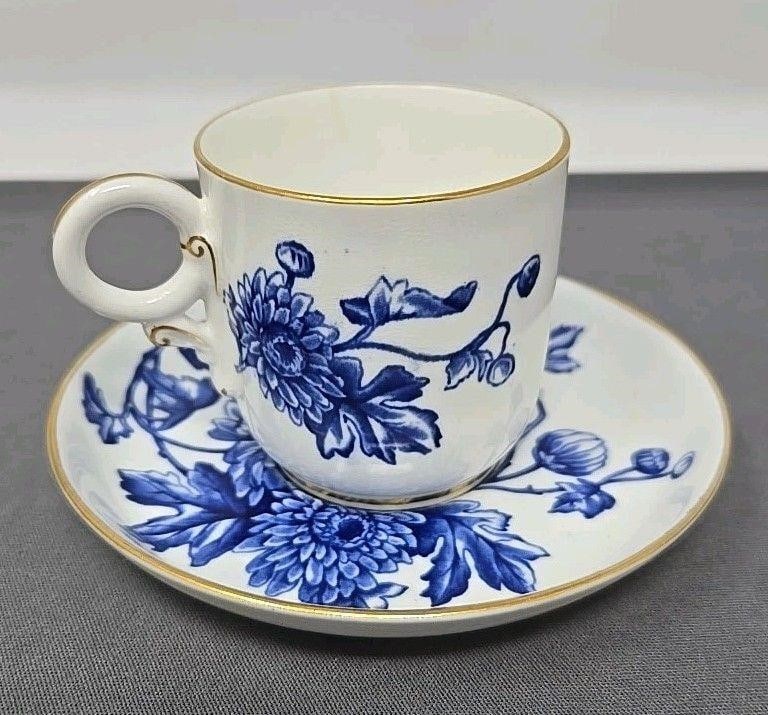 Royal Worcester Pttrn. 981 Demitasse Cup & Saucer (1 of 18)