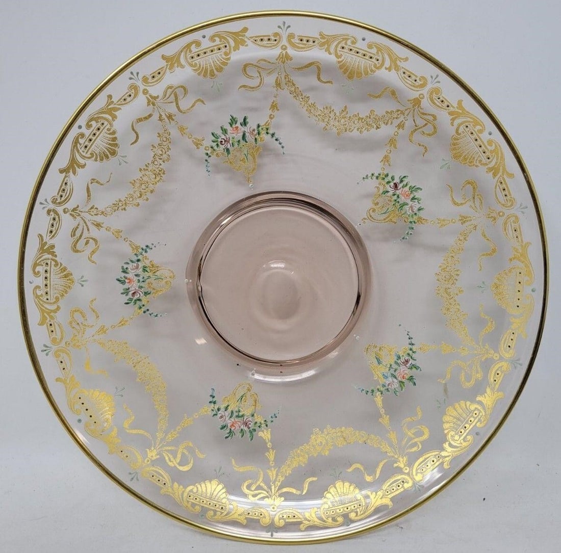 Murano Salviati Venetian Art Glass Luncheon Plate: Murano Salviati Venetian Art Glass Luncheon Plate Vintage. It measures approximately 7 3/4 inches across. No chips or cracks. Minor loss of decoration.We can offer packaging and shipping on this lot t