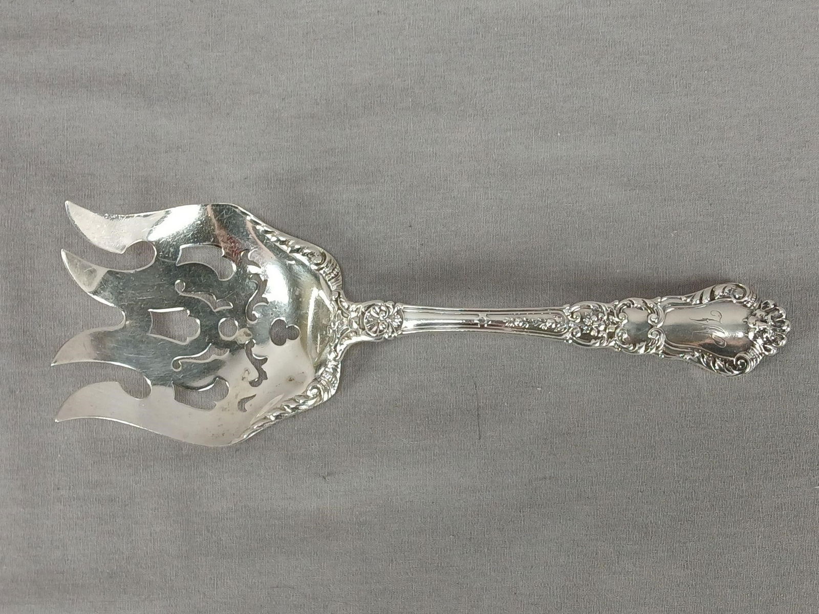 Gorham Baronial Old Sterling Silver Fish Fork (1 of 9)