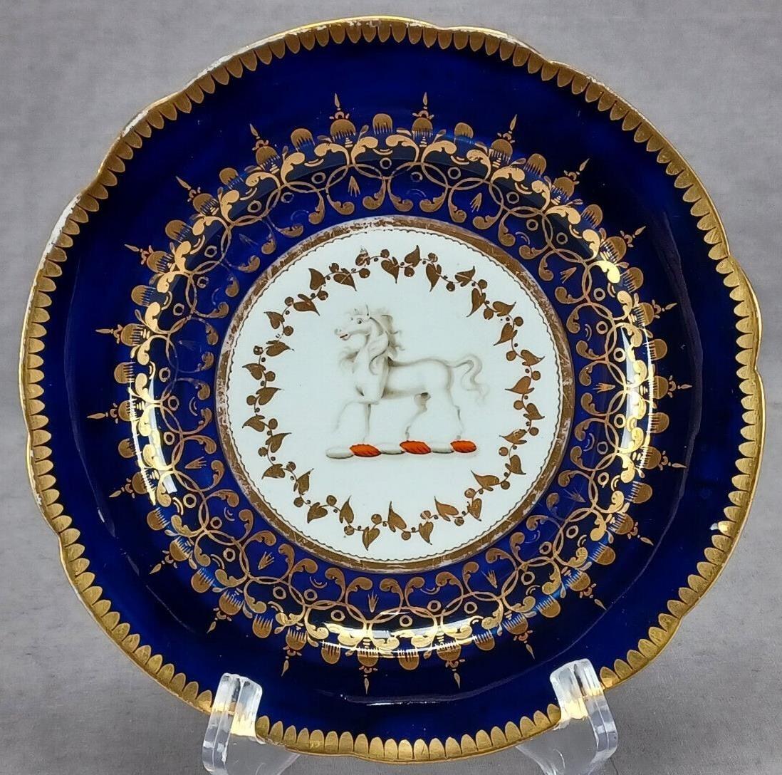 Chamberlain Worcester HP White Stallion Plate: Nice antique British bone china plate. Decorated with a heraldic white stallion framed in gold leaves. Has a wide cobalt blue background with gold scrollwork. Gold gilding along the edge. Unmarked. Pr