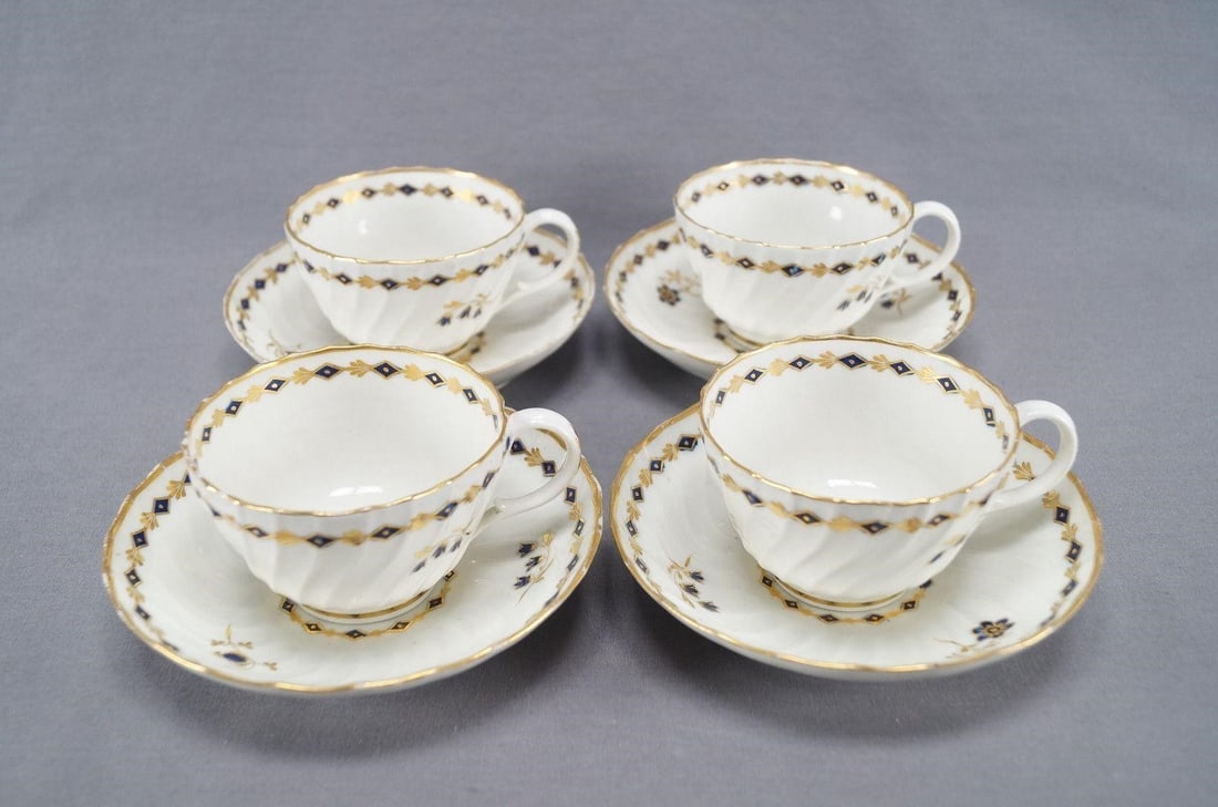 4 Flight Worcester Cobalt Gold Tea Cups & Saucers: Nice set of 4 early British porcelain tea cups & saucers made by Barr Flight and Barr Worcester. Decorated with cobalt blue & gilt diamonds and flowers. Marked with a blue crescent, used during the Fl