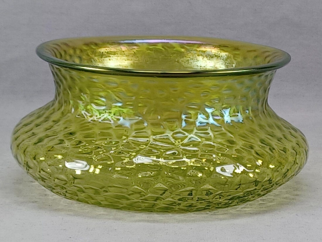 Kralik Martele Art Nouveau Green Squat Vase: Nice antique Bohemian Kralik Martele yellow green glass squat vase. Ground and polished pontil base. Unsigned. Circa 1900.Good condition. No chips or cracks.Measures approximately 7 3/4 inches wide x