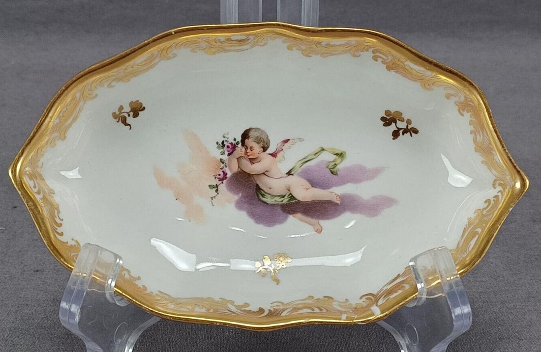 Royal Vienna Hand Painted Cherubs Open Sugar C1770: Nice antique 18th century porcelain open sugar. Decorated with hand painted cherubs in the clouds surrounded by small gold flowers. Gold gilding and scrollwork along the edge. Marked on the bottom wit