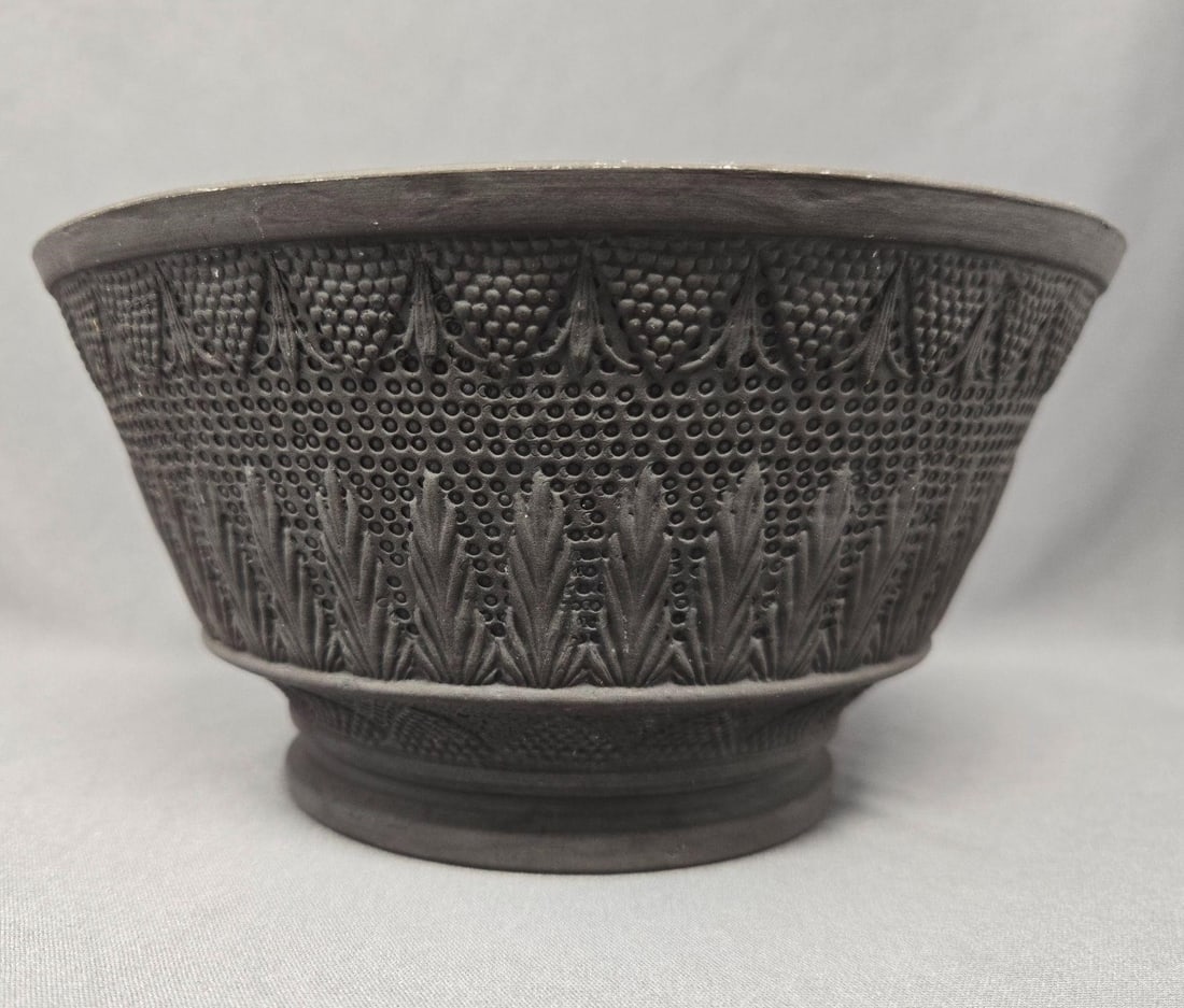 Continental Bowl Black Basalt London Shape: Antique Shorr Continental black basalt London shape bowl. Measures 3 1/2 inches tall and 7 inches in diameter. No chips or cracks. Some discoloration. There is an impressed mark of Shorr and a crown, 