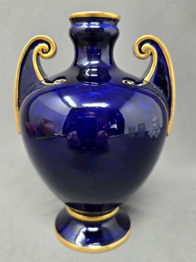 Royal Worcester Cobalt Blue and Gold Trim Vase: Royal Worcester Cobalt Blue and Gold Vase. Measures approximately 5 1/2 inches tall and 4 inches wide. There are no chips or cracks. There are some light scratches an manufacturer imperfections. There