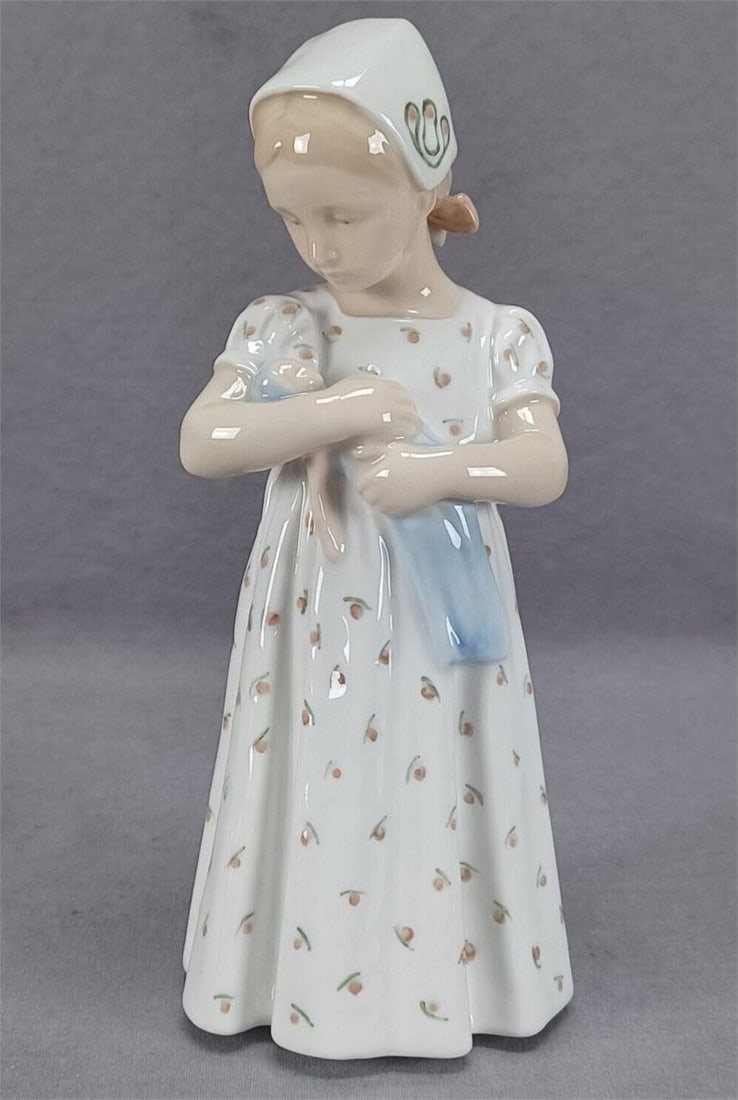 Bing & Grondahl Copenhangen 1721 Mary Figurine (1 of 7)