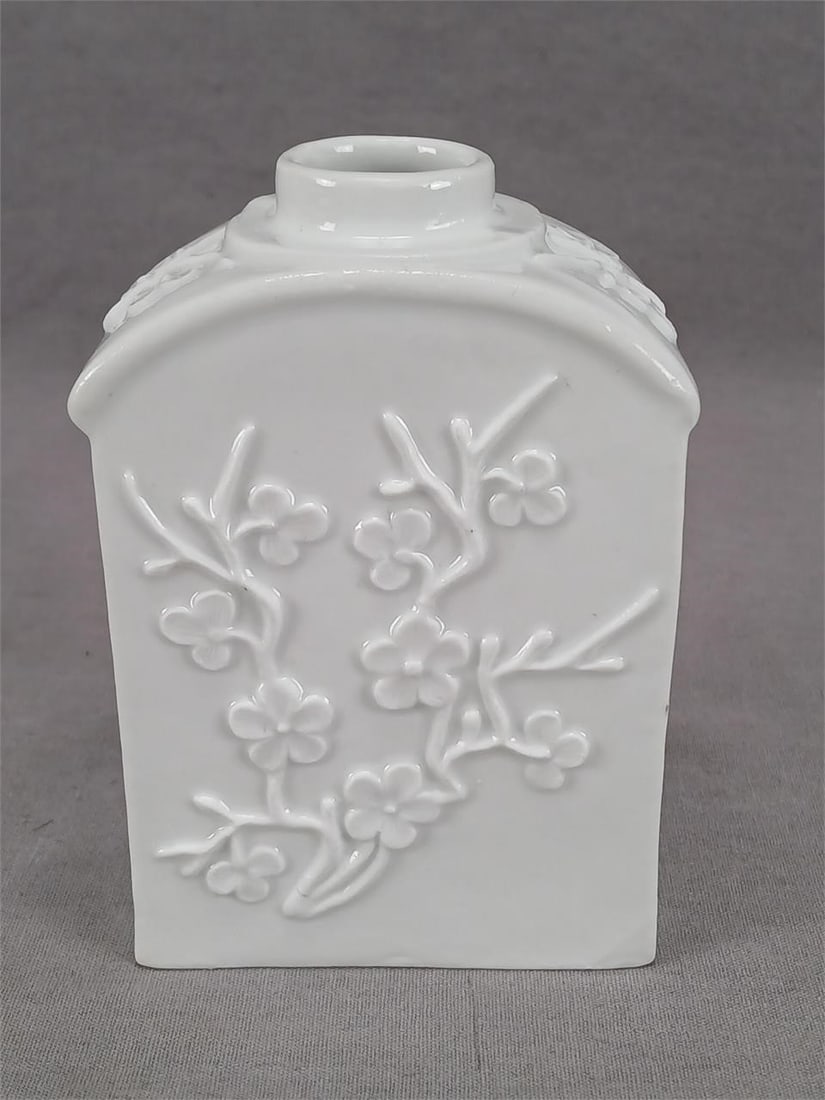 Meissen Blossom Relief Tea Caddy C.1740s (1 of 9)