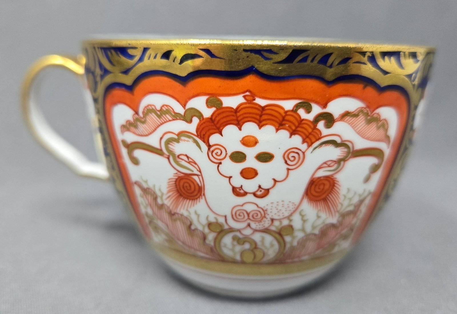 Spode teacup Imari Style Pattern 944 C. 1806: Spode Imari style pattern 944 teacup. Circa 1806. Cobalt blue and orange and gold floral design. No chips or cracks, there is some loss to gold gilt on rim and bottom band. Measures approximately 3 1/