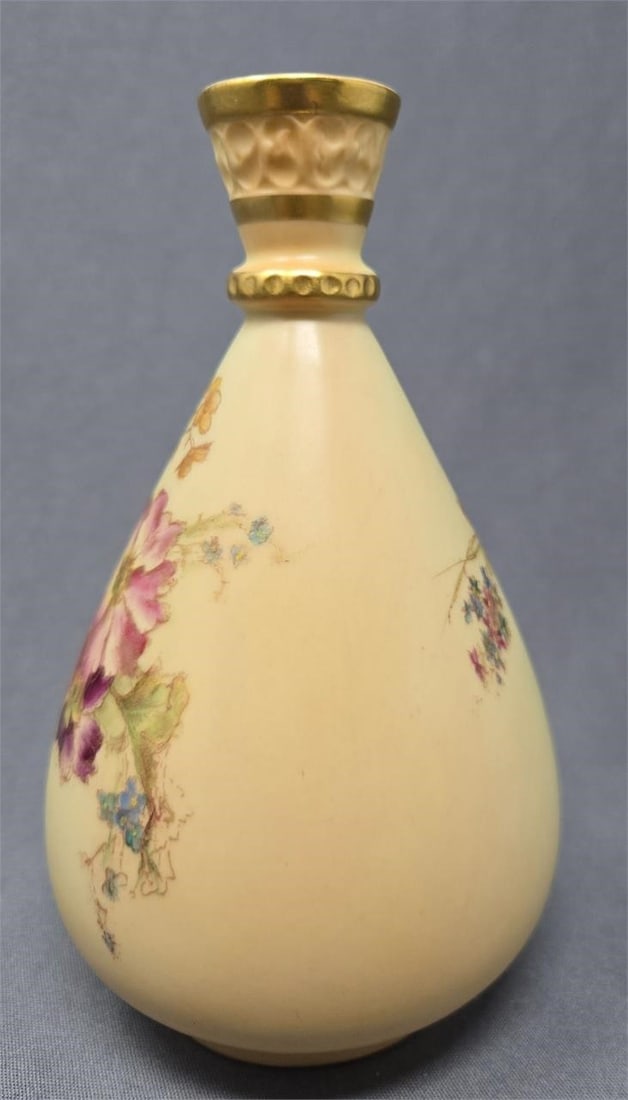 Worcester Blush Ivory Bud Vase C.1912 Pattern 1091 - 2