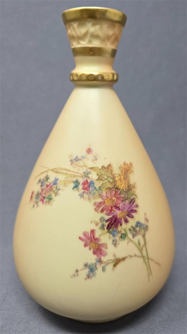 Worcester Blush Ivory Bud Vase C.1912 Pattern 1091 - 3