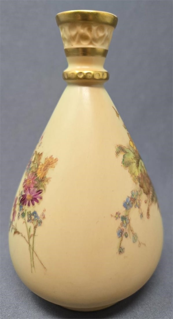 Worcester Blush Ivory Bud Vase C.1912 Pattern 1091 - 4