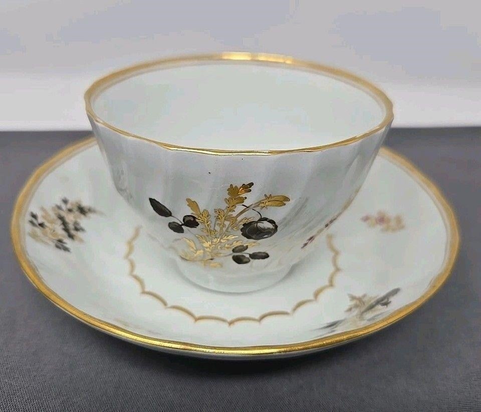 Chamberlain Worcester Gold Floral Cup & Sauce: Unmarked British handleless tea cup and bowl saucer set. Chamberlains Worcester. Gold leaf and floral design with pink and brown accents. Fluted / spiral shanked pattern. Light loss of gold on rims. T