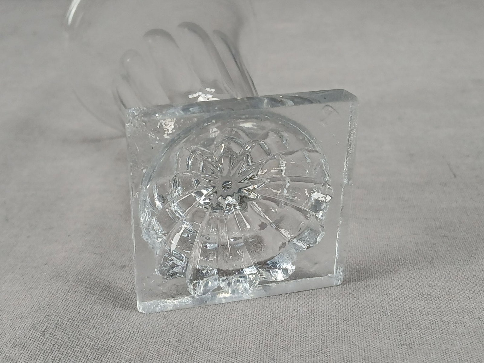 6 Anglo Irish Lemon Squeezer Base Jelly Glasses - 9