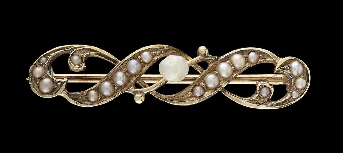 Pearl Brooch (1 of 1)