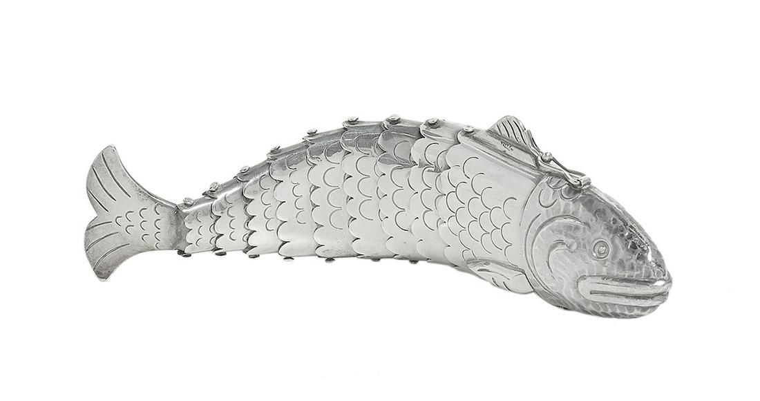 William Spratling Sterling Silver Fish Spice Box: William Spratling Sterling Silver Fish Spice Box third quarter 20th century, Taxco, Mexico, the fish in eight articulated segments decorated with engraved imbrication, the detailed head with hammered 
