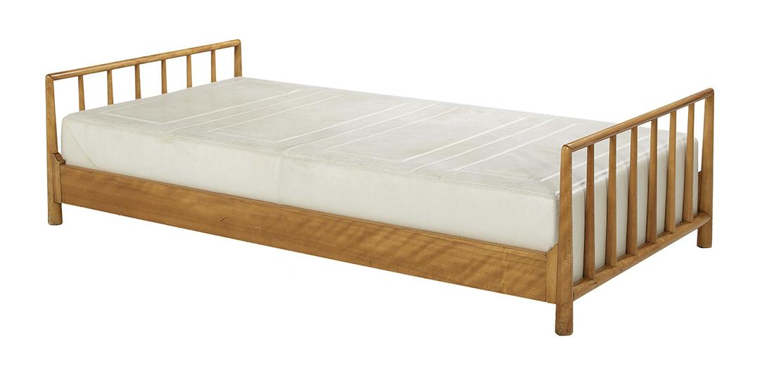 Mid-Century Modern Leather-Covered Day Bed: Mid-Century Modern Birch and Leather-Covered Day Bed possibly T. H. Robsjohn-Gibbings or Paul McCobb, with matching headboard and footboard, with tapering lathe-turned spindles and turned crossbar, th