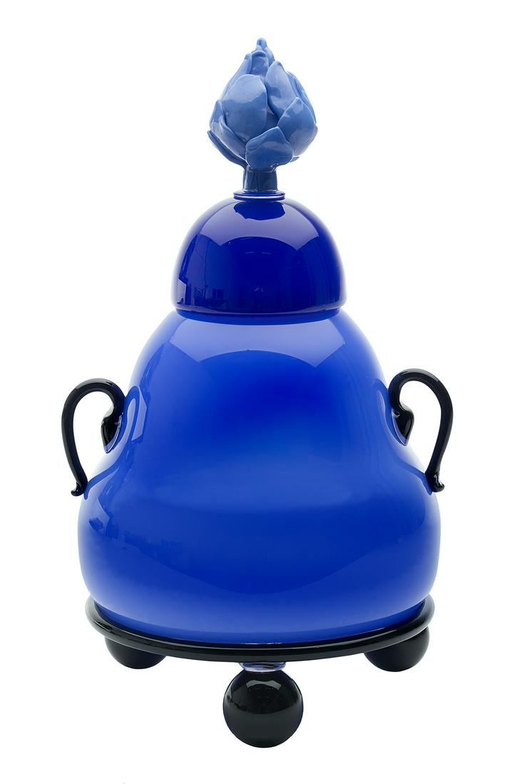 David Levi (USA/Missouri, b. 1959): David Levi (American/Missouri, b. 1959) "Covered Footed Jar with Artichoke Finial", 1999 blown glass opaque blue body and finial, handles, feet and lid opaque navy, incised signature and dated at bott