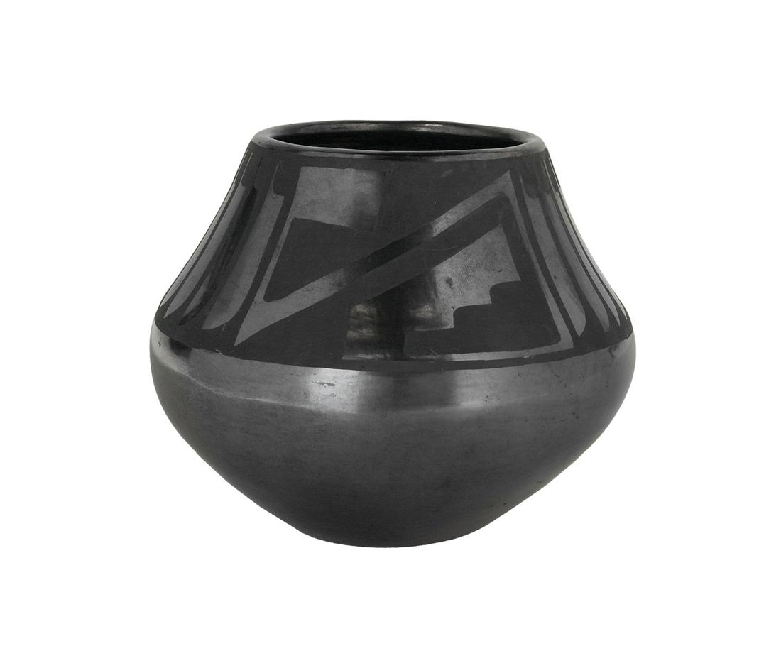 Maria Martinez San Ildefonso Blackware Olla (1 of 3)