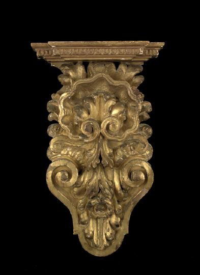 Northern Italian Carved Wood Bracket Shelf: Northern Italian Carved Wood Bracket Shelf, fourth quarter 19th century, in the Palladian taste, the backplate modeled as a leaf-backed upright stylized scallop shell surmounting addorsed and en face