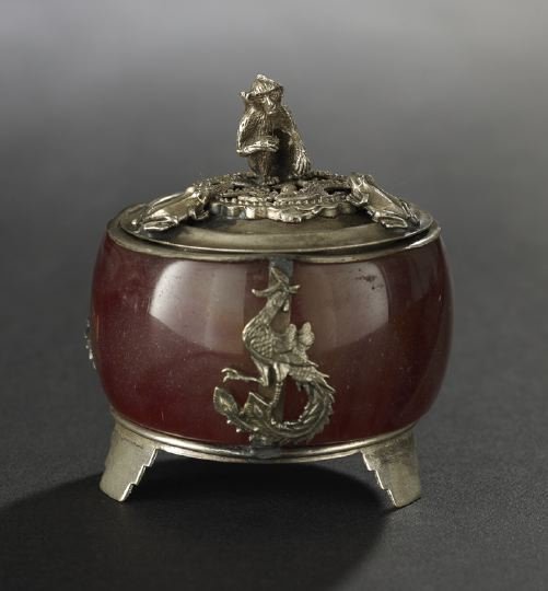 Diminutive Chinese Agate and Silver Jarlet: Diminutive Chinese Agate and Silver Covered Jarlet, first half 20th century, composed of a flame agate body with silver mounts, cover and feet, the cover cast with a central monkey surrounded by a coi