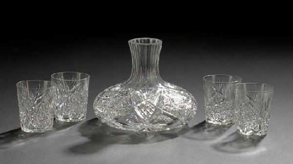American Cut Glass Carafe and 4 Whiskey Beakers: American Cut Glass Carafe and Four Whiskey Beakers, first quarter 20th century, consisting of a good Libbey Brilliant-cut glass flat-bottom carafe with the acid-stamped Libby "sabre" mark, 1897-1907, 