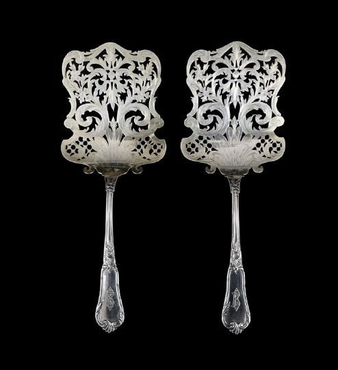 Pair of Belgian .800 Silver Serving Spades: Pair of Belgian .800 Silver Serving Spades, ca. 1900, by Wolfers Freres, Brussels, retailed by Gebr. Friedlander, Berlin, the "King's" shape handle decorated with rococo scrolls in the Louis taste, th