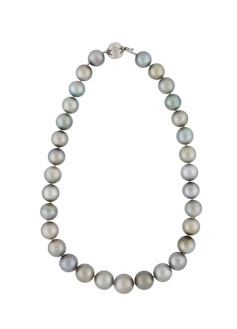 Tahitian Pearl Necklace: Tahitian Pearl Necklace 14k white gold, the necklace composed of graduated Tahitian pearls ranging in size from 13.00 mm to 15.20 mm, with a very good luster and finished with a gold ball clasp. l. 18