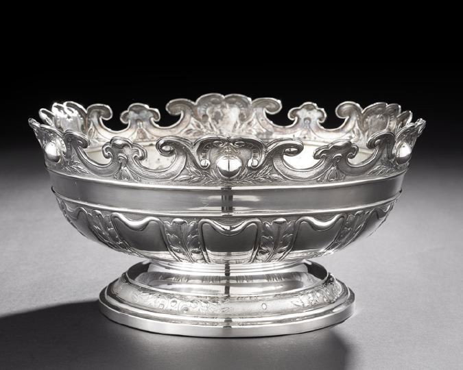 Edwardian Sterling Silver Monteith: Edwardian Sterling Silver Monteith, hallmarked Birmingham, 1905-1906, by Vaughton & Sons, of hemispherical form. the body decorated with vertical repousse threaded panels separated by acanthus fronds 