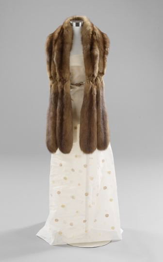 Mink Collar Pelts: Mink Collar Pelts, toggle fastening and openings for wearing as a stole, lined, w. 10", l. 78".