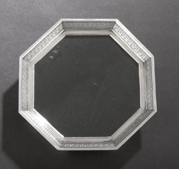 Faberge Silver and Nephrite Tea Kettle Trivet: Peter Carl Faberge 84 Zolotnik (.875) Silver and Nephrite Tea Kettle Trivet, 1882-1898, St. Petersburg, workmaster Stephen Wakeva (1833-1910), of octagonal form, the molded rim milled with leaf-and-da