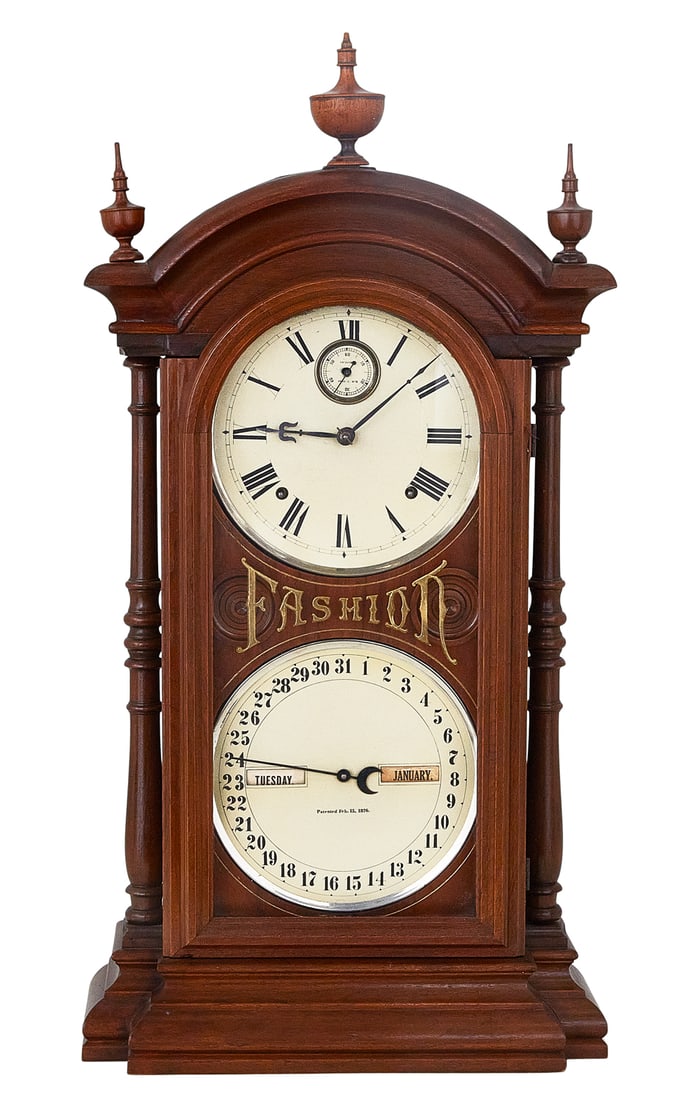 Fashion "No. 8" Calendar Clock (1 of 3)